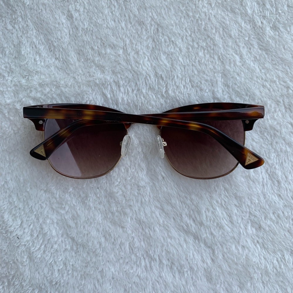 Guess Sunglasses - Picture 2 of 4